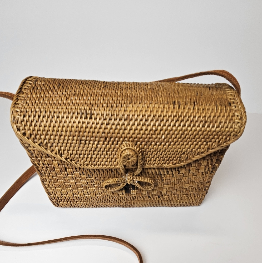Elegant Woven Brown Crossbody Bag